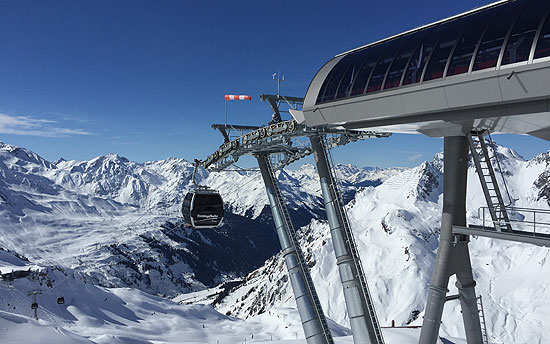 Ski Arlberg darf sich seither mit mehr als 300 Pistenkilometern und 87 Liften und Bahnen das größte zusammenhängende Skigebiet in Österreich nennen. Die Trittkopfbahn führt von Zürs zu einer neuen Zwischenstation, (©Foto.Martin Schmitz)